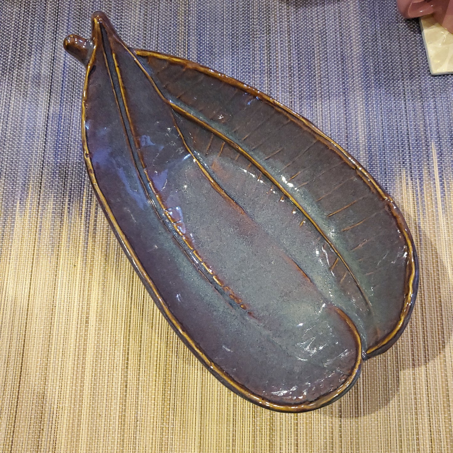 Two Leaf Bowl 8 inch - Vietnam
