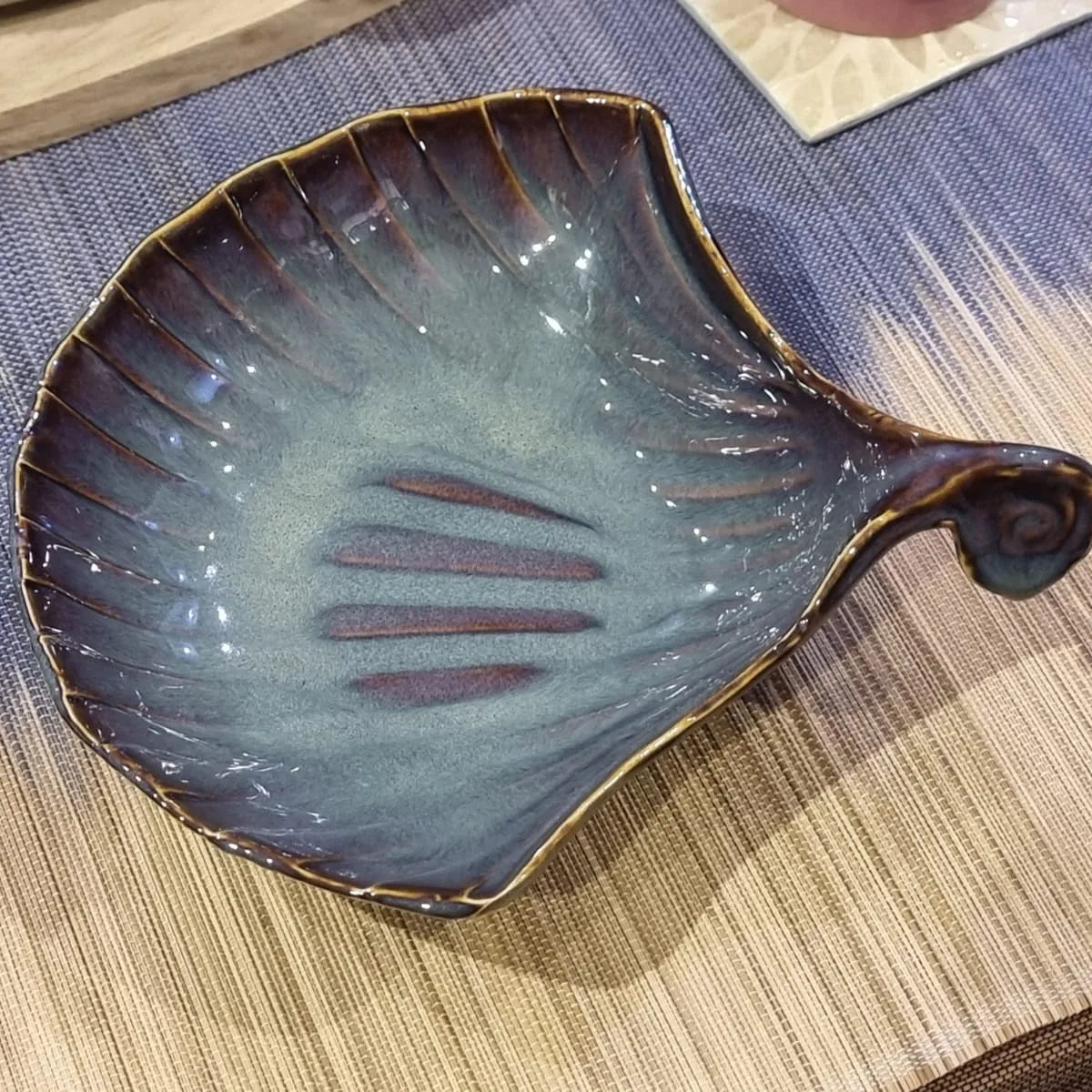 Shell With Handle Plate 7 inch - Vietnam