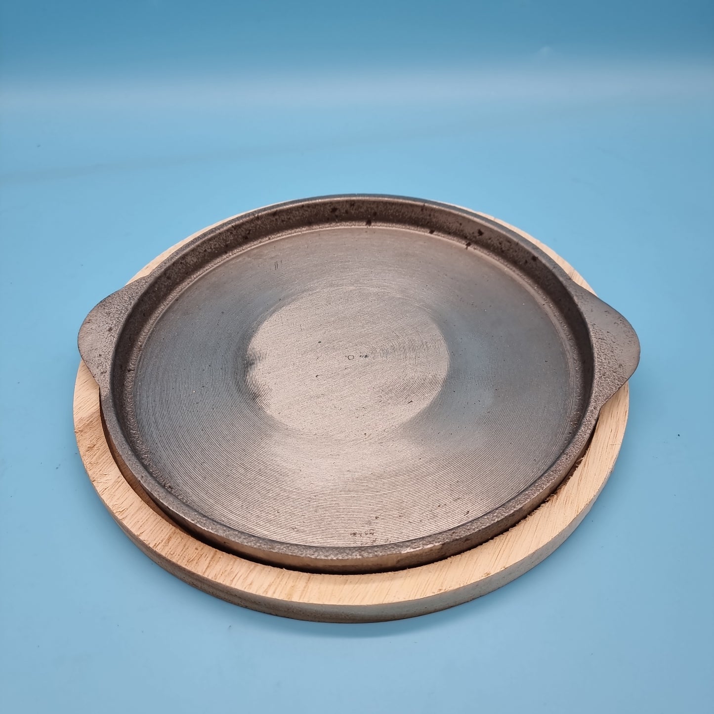 Hot Sizzling Plate + Wooden Base -  Round steel